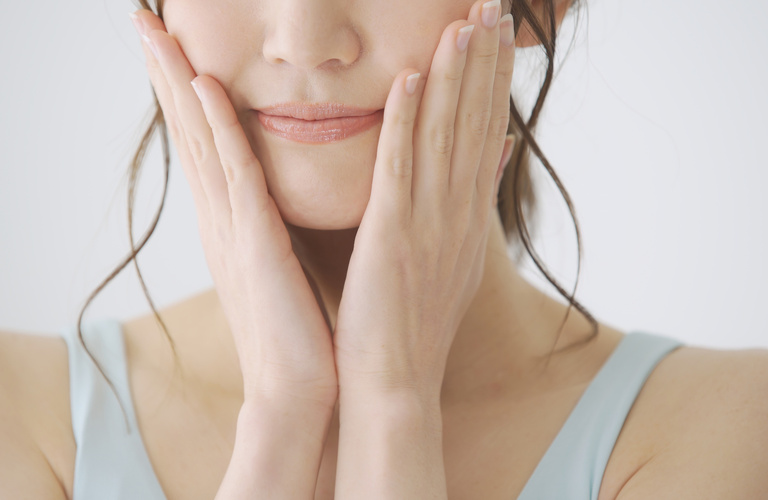 顔の気になる歪みの解消を一緒に目指します | 四条烏丸の小顔矯正なら信頼と実績のあるシンメトリー四条烏丸店